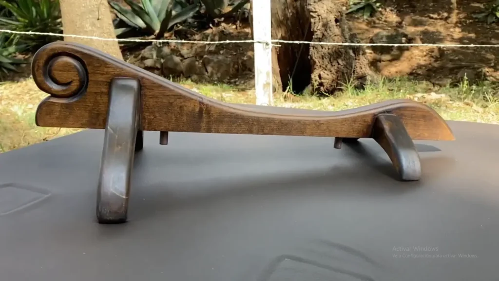 The function of the pommel rest in Saddle Stands